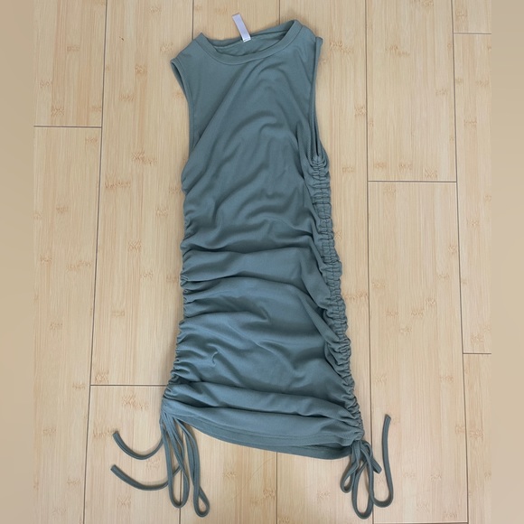 green mini dress - Picture 3 of 4